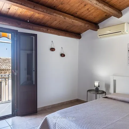 Apartment House & - Iblea